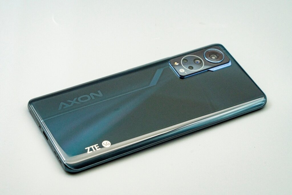 ZTE Axon 30 5G back